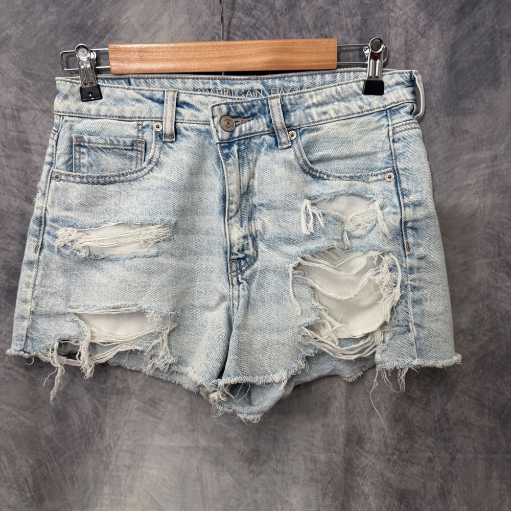 American Eagle Light Wash Distressed High Waisted Denim Shorts Size 4